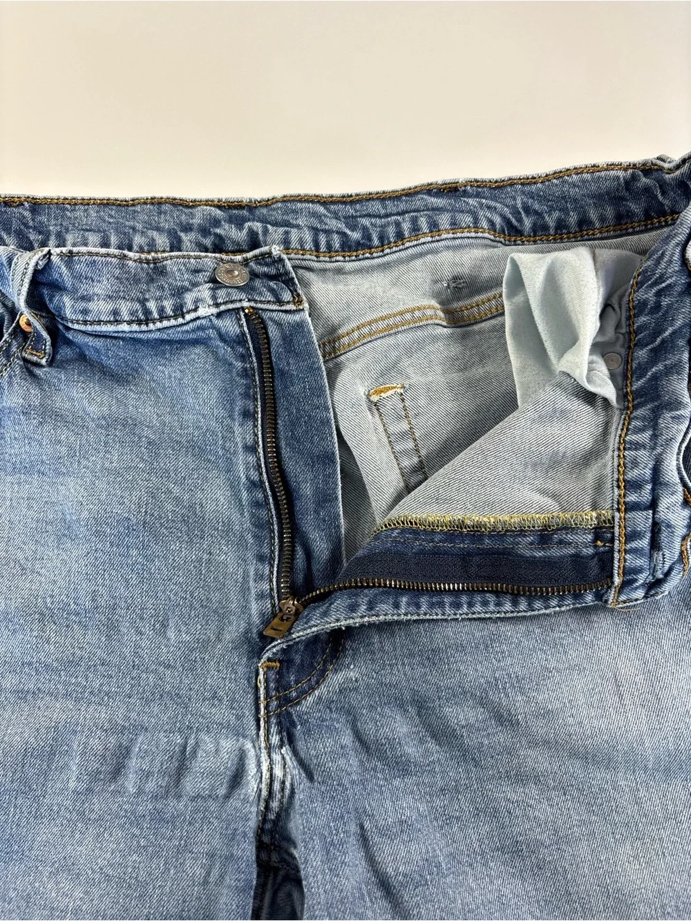 Levis relaxed straight